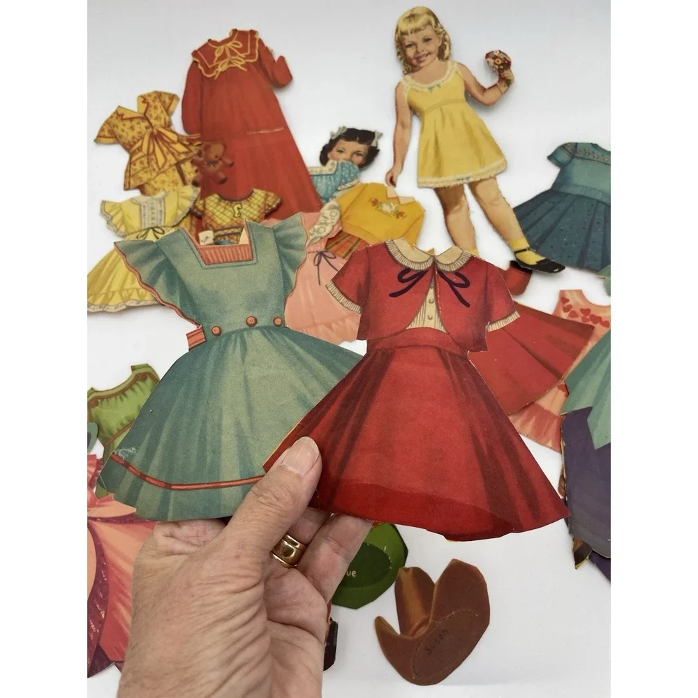 Vtg  Sue &‎ Susie Paperdolls + 24 Pc Lot Clothes Accessories Hats